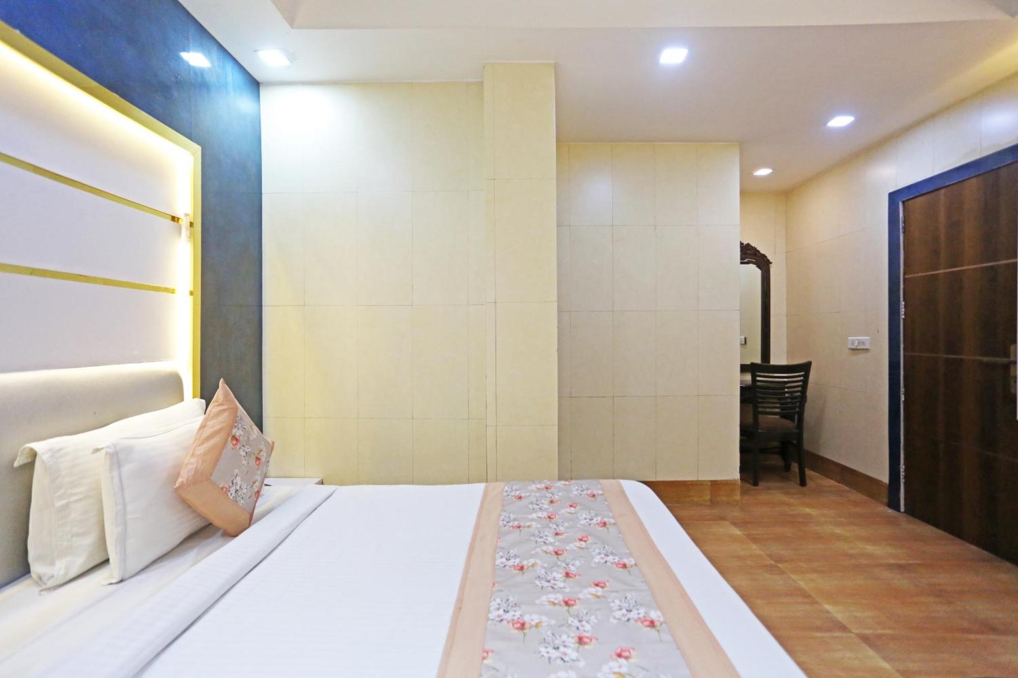 Hotel Preet Palace -5 Mints Walk From Nizamuddin Railway Station New Delhi Eksteriør bilde