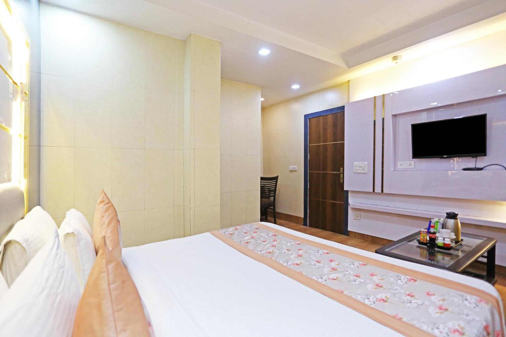 Hotel Preet Palace -5 Mints Walk From Nizamuddin Railway Station New Delhi Eksteriør bilde