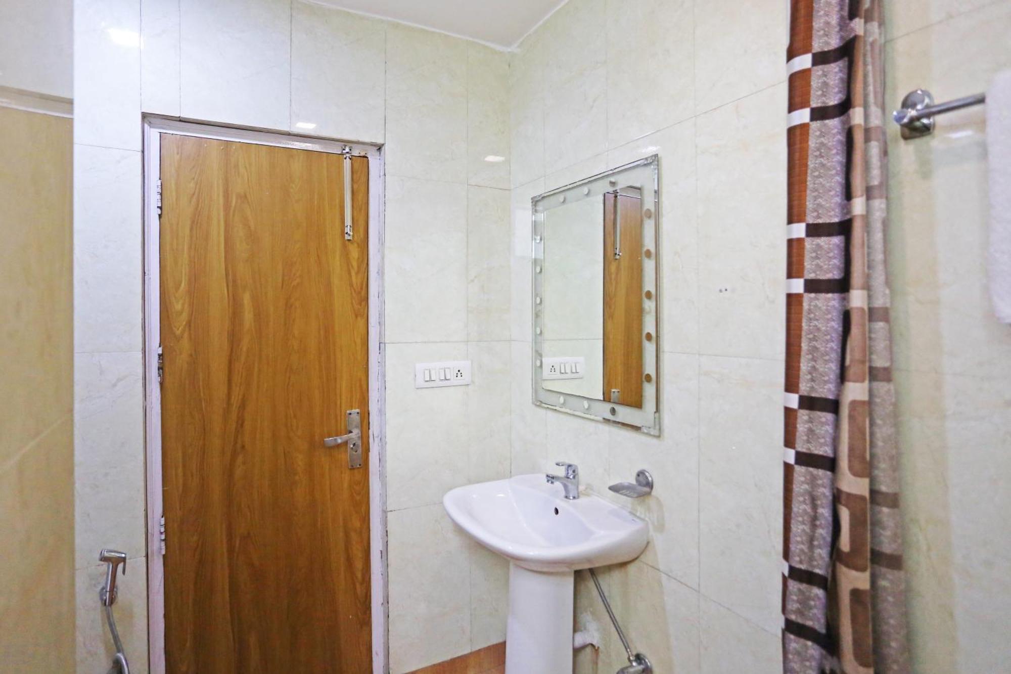 Hotel Preet Palace -5 Mints Walk From Nizamuddin Railway Station New Delhi Eksteriør bilde
