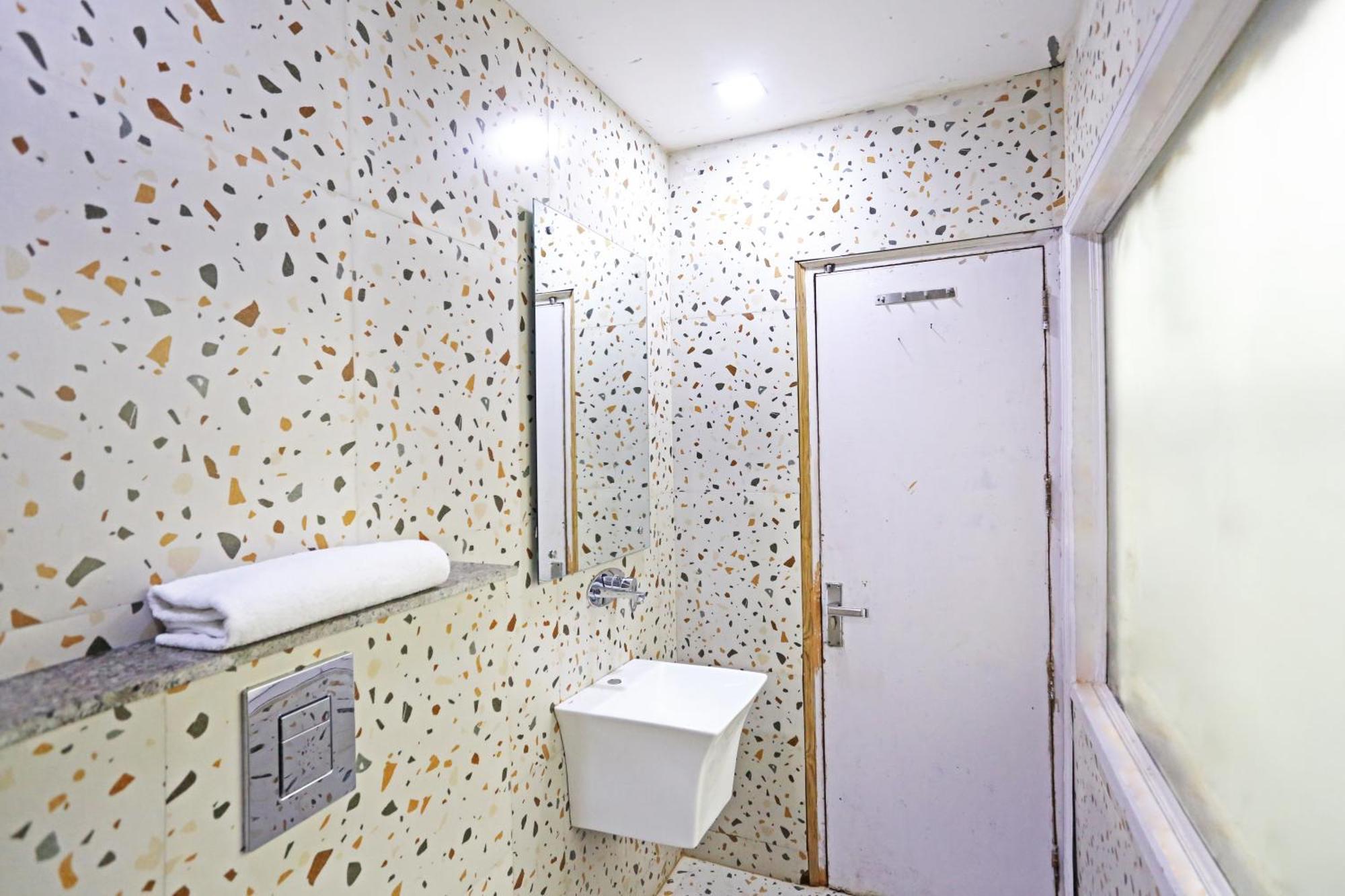 Hotel Preet Palace -5 Mints Walk From Nizamuddin Railway Station New Delhi Eksteriør bilde