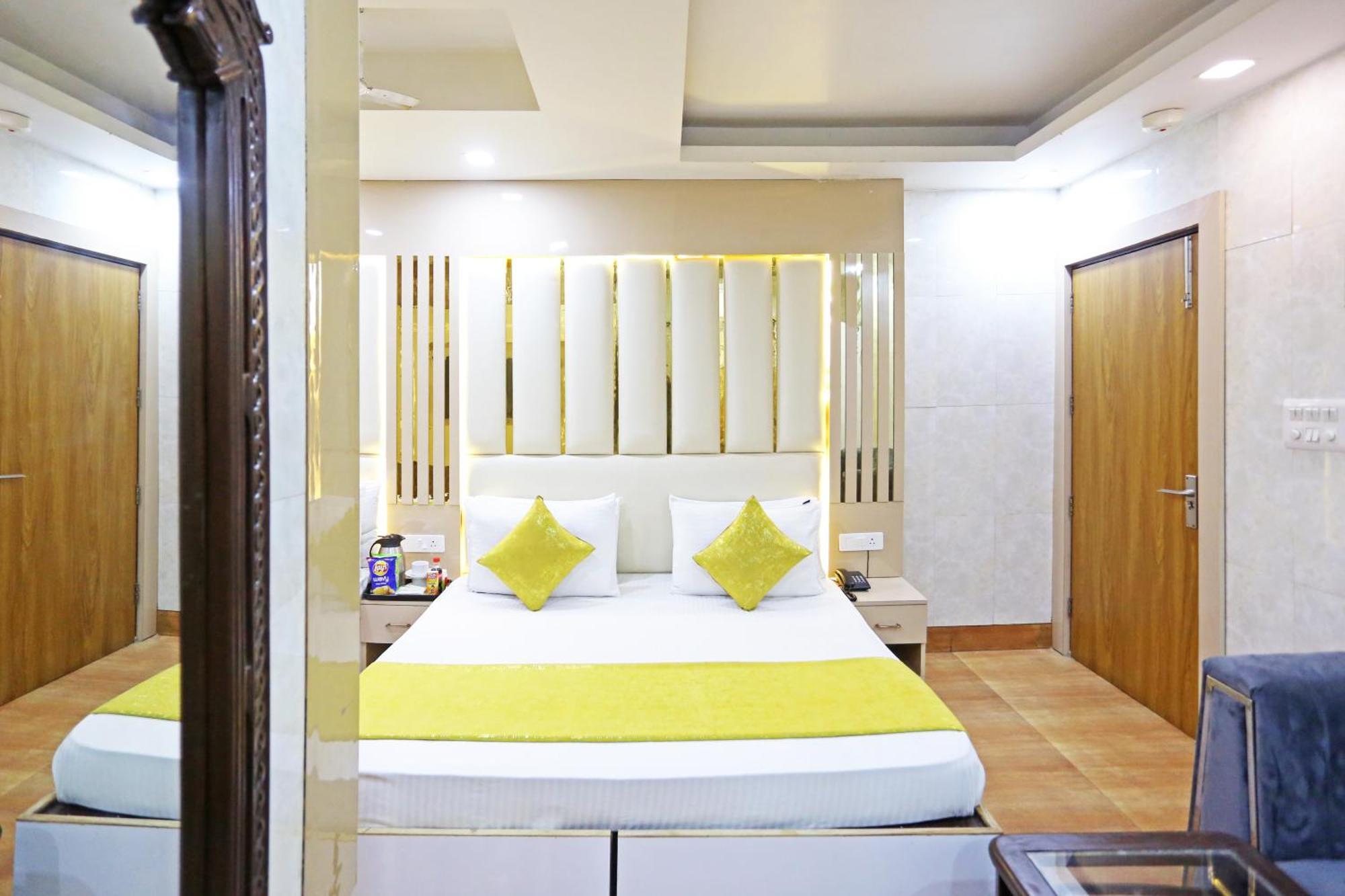 Hotel Preet Palace -5 Mints Walk From Nizamuddin Railway Station New Delhi Eksteriør bilde
